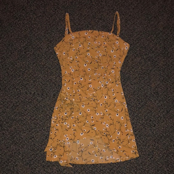 Floral wrap dress w/ cutout back - Picture 3 of 6